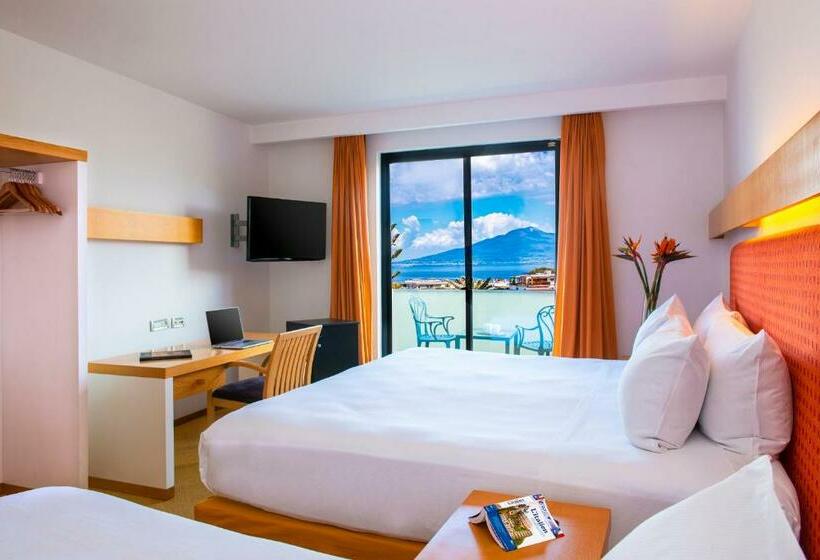 Семейный Номер Вид на Море, Hilton Sorrento Palace