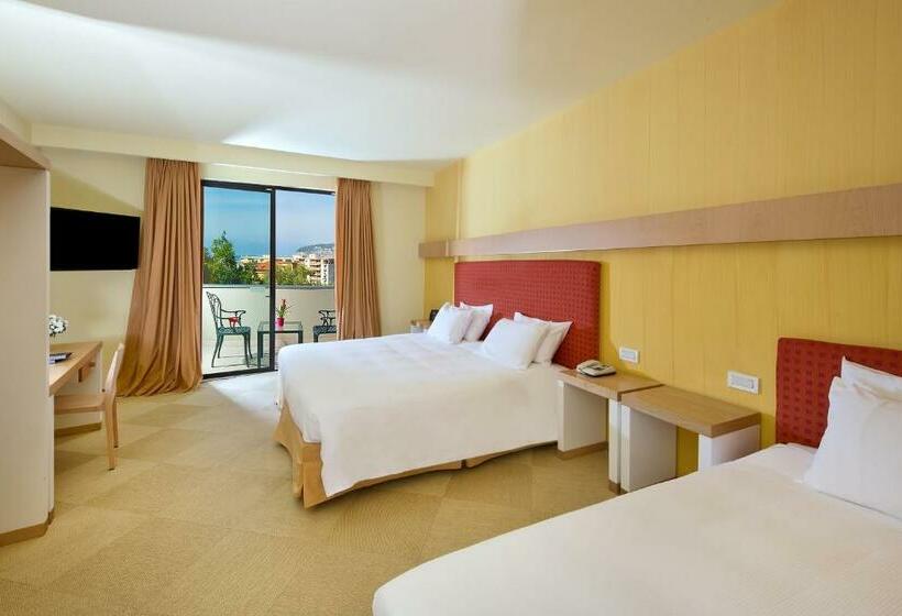 Семейный Номер Вид на Сад, Hilton Sorrento Palace