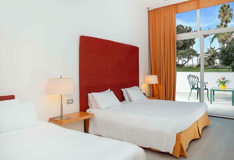 Семейный Номер Вид на Сад, Hilton Sorrento Palace