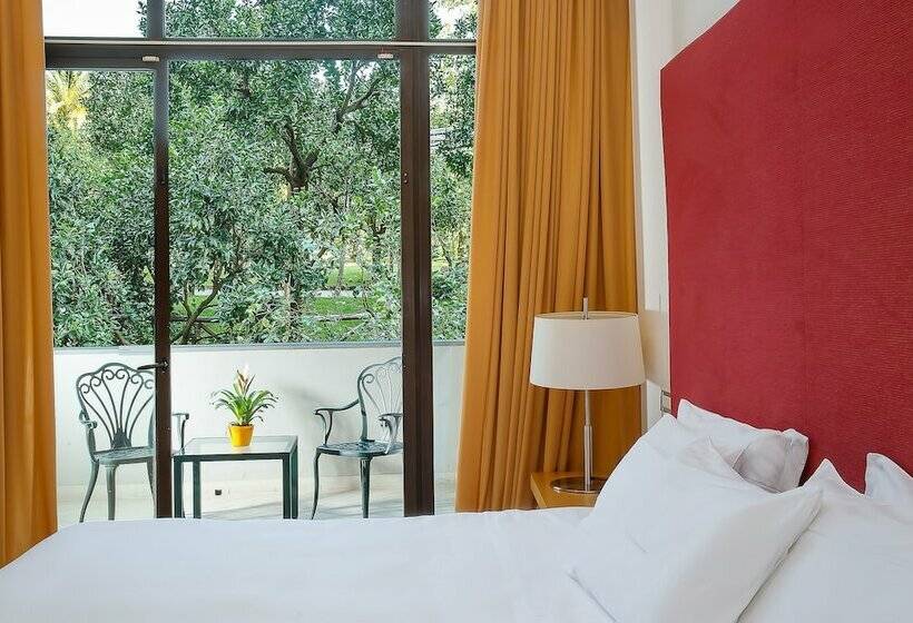 Семейный Номер Вид на Сад, Hilton Sorrento Palace