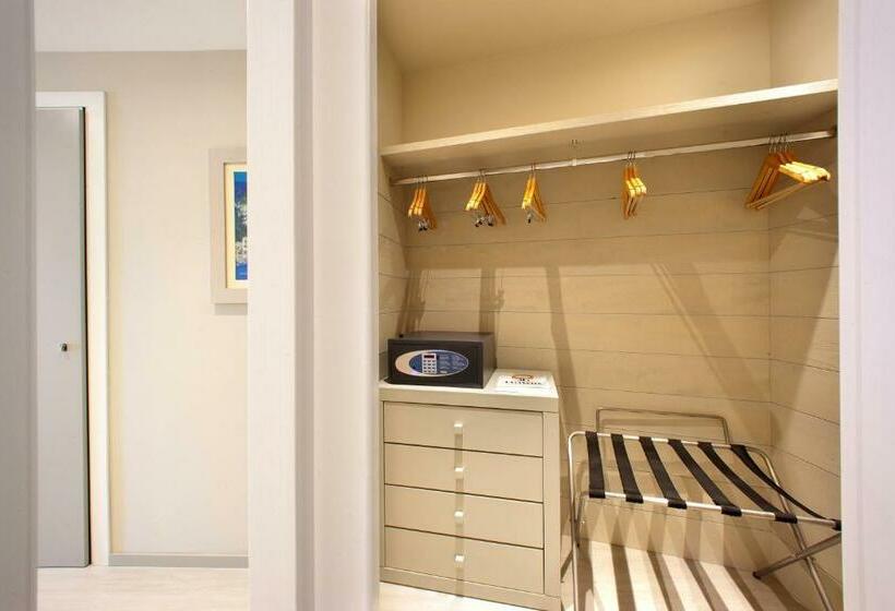 스탠다드 룸 킹사이즈 침대, Hilton Sorrento Palace