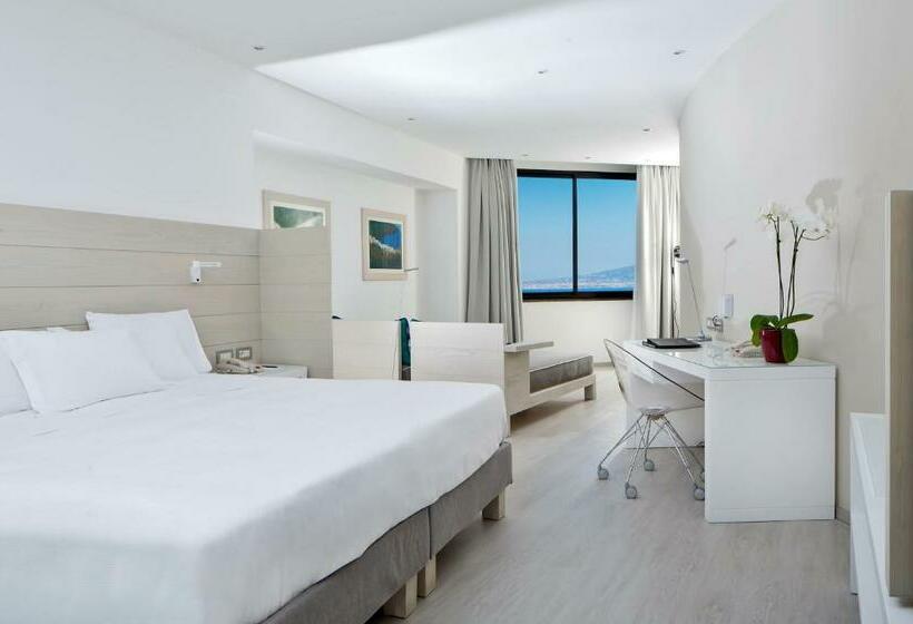 디럭스 4인 룸, Hilton Sorrento Palace