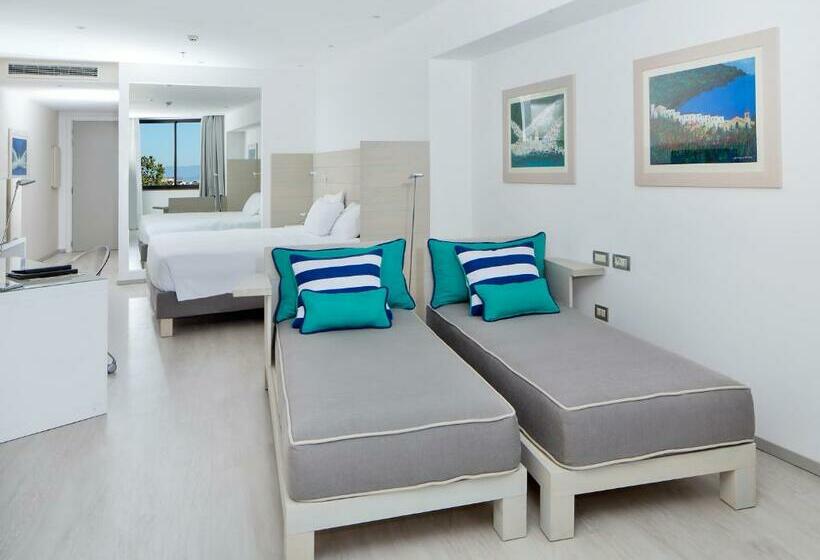 디럭스 4인 룸, Hilton Sorrento Palace