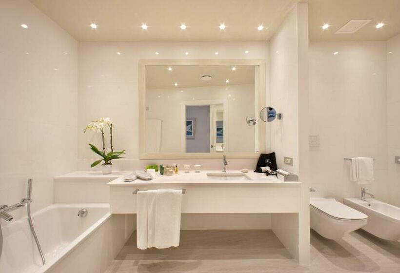 Четырехместный Номер Deluxe, Hilton Sorrento Palace