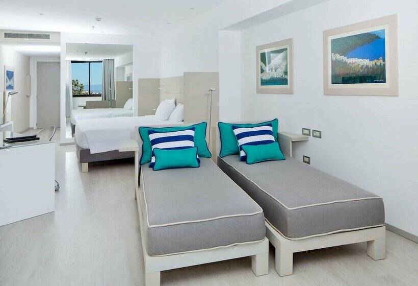 디럭스 4인 룸, Hilton Sorrento Palace