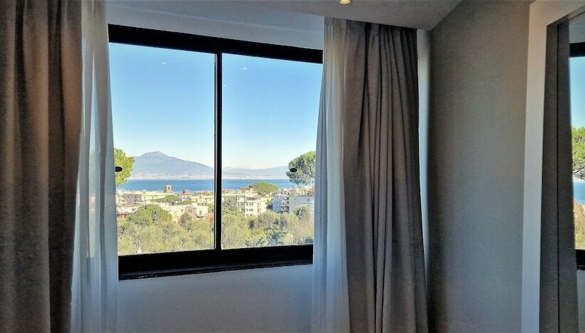 디럭스 4인 룸, Hilton Sorrento Palace