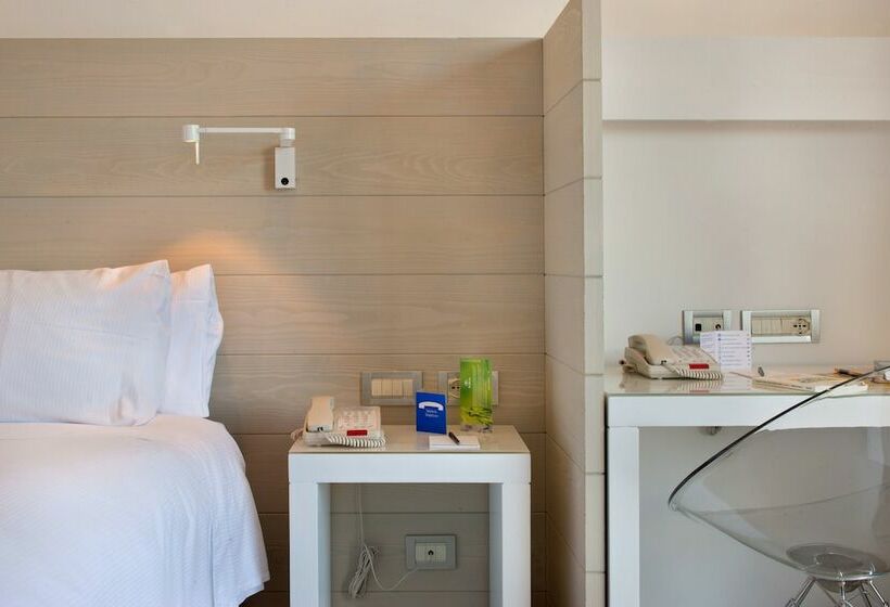 디럭스 4인 룸, Hilton Sorrento Palace