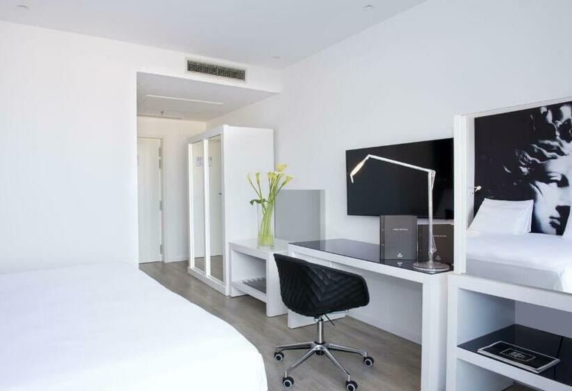 디럭스 룸 킹사이즈 침대, Hilton Sorrento Palace