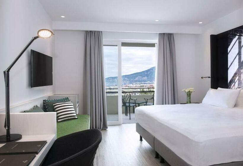 수피리어 트리플룸 바다 전망, Hilton Sorrento Palace