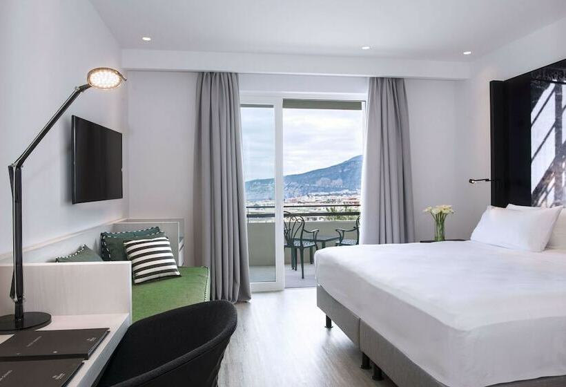 수피리어 트리플룸 바다 전망, Hilton Sorrento Palace