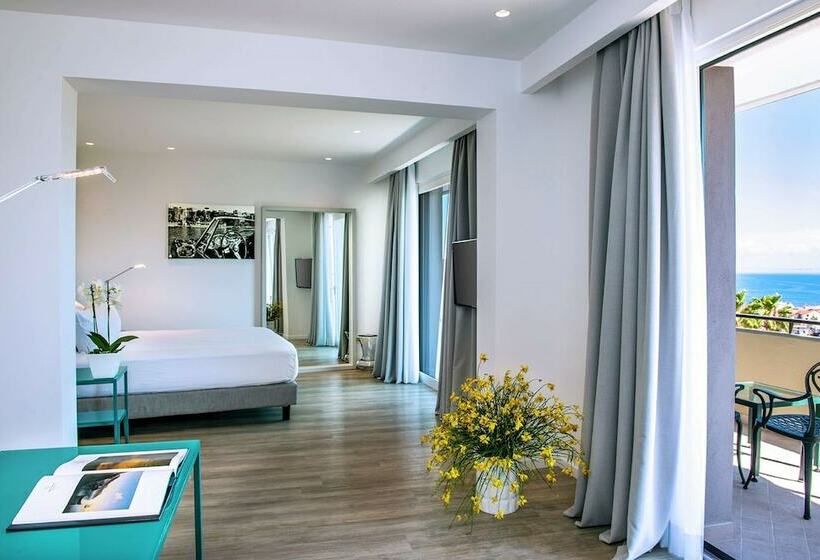 Полулюкс Вид на Море, Hilton Sorrento Palace