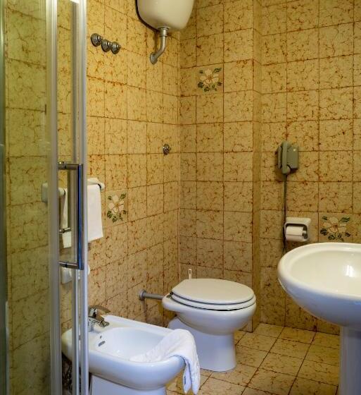 اتاق استاندارد با چشمانداز دریا, Lido Mediterranee