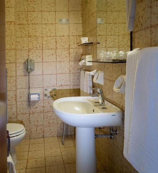 اتاق استاندارد با چشمانداز دریا, Lido Mediterranee