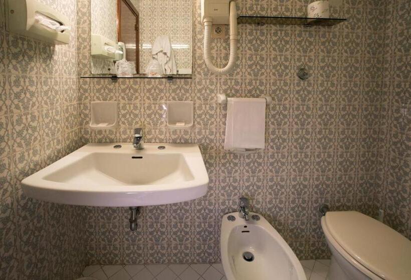 اتاق اقتصادی با چشمانداز دریا, Lido Mediterranee