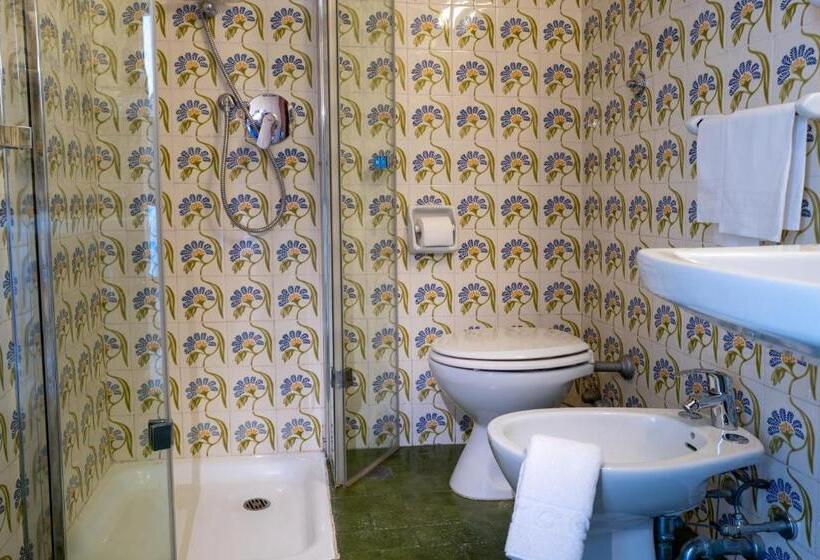 اتاق سه نفره سوپریور با چشمانداز دریا, Lido Mediterranee