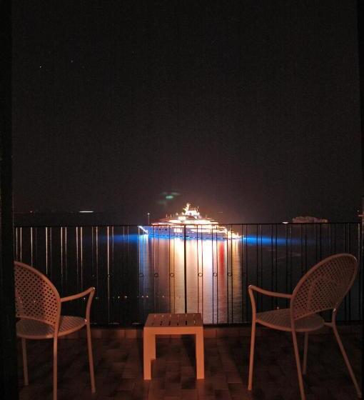 اتاق سه نفره سوپریور با چشمانداز دریا, Lido Mediterranee