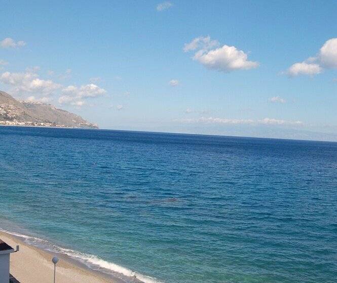 اتاق استاندارد با چشمانداز دریا, Lido Mediterranee