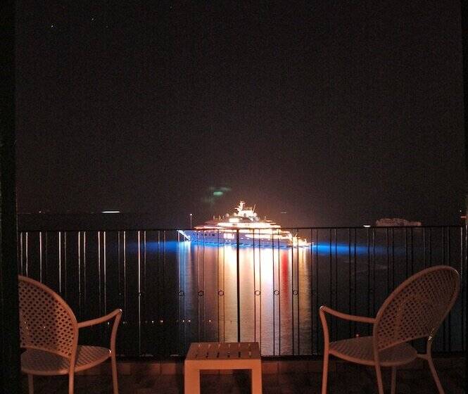 اتاق سوپریور با چشمانداز دریا, Lido Mediterranee