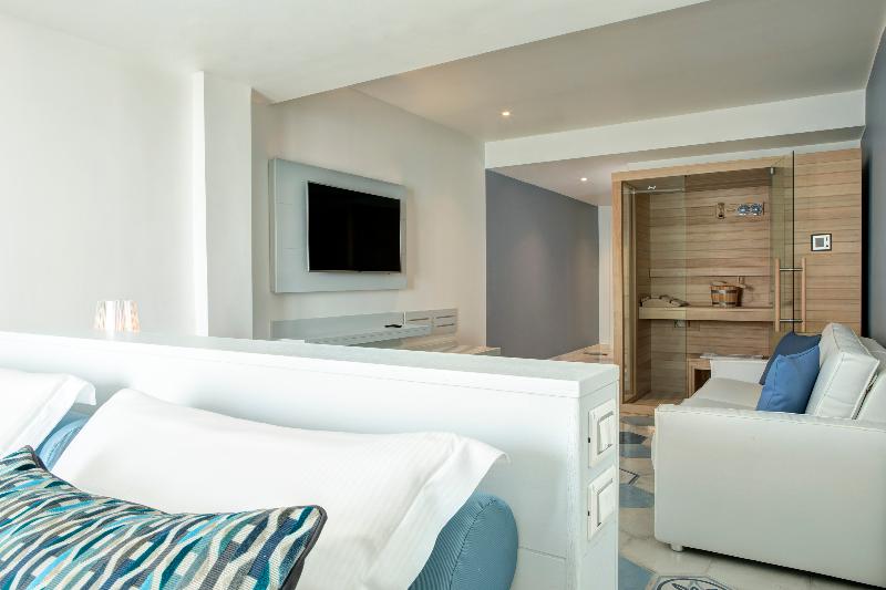 סוויטה, Lloyd S Baia