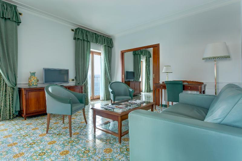 סוויטה, Lloyd S Baia