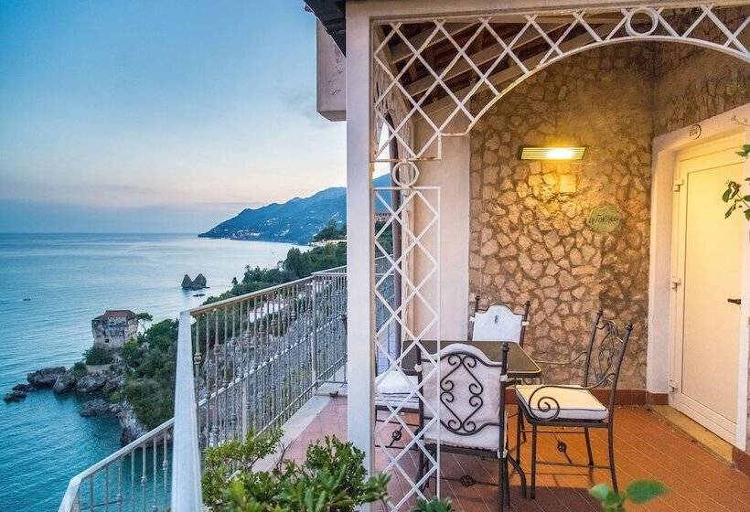 סוויטה נוף לים, Lloyd S Baia