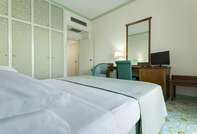 חדר סטנדרט צדדי נוף לים, Lloyd S Baia