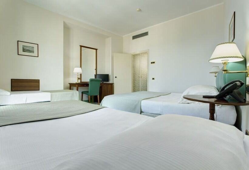 חדר סטנדרט לארבעה, נוף לים, Lloyd S Baia