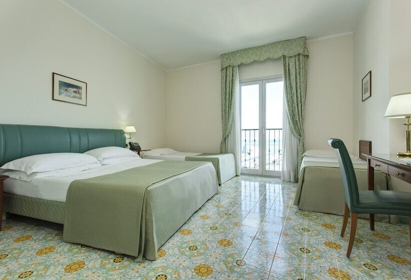 חדר סטנדרט לארבעה, נוף לים, Lloyd S Baia