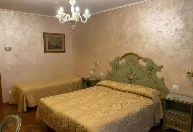 Standard Triple Room, Malibran