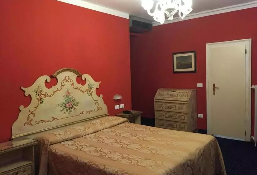 Standard Triple Room, Malibran