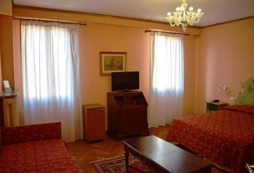 Standard Quadruple Room, Malibran