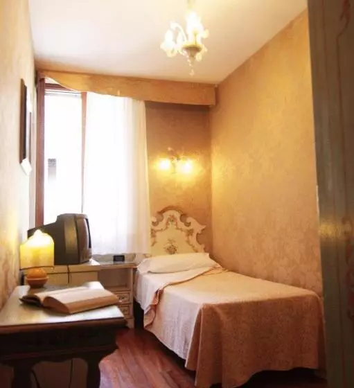 Standard Single Room, Malibran