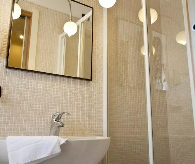 Standard Quadruple Room, Malibran