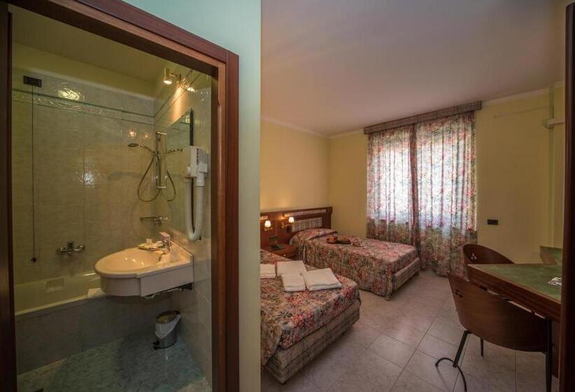 חדר קלאסי, New Petit