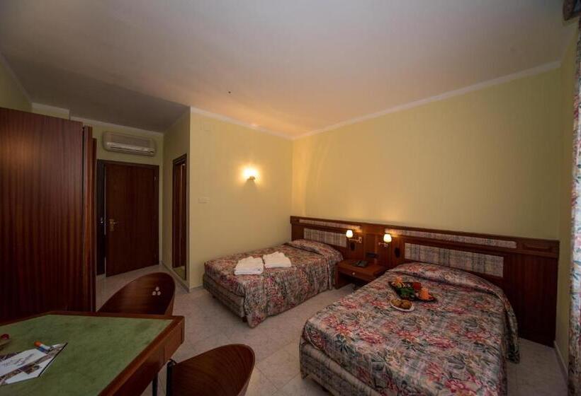 חדר קלאסי, New Petit