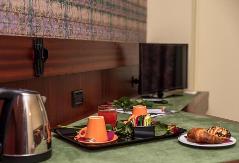 חדר דלוקס, New Petit