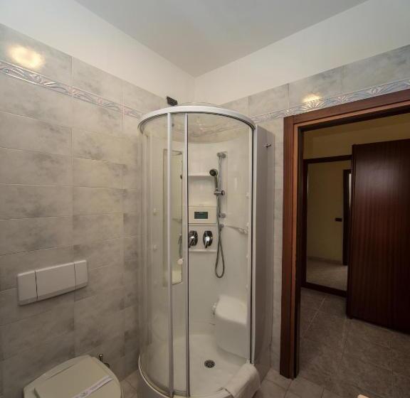 חדר דלוקס, New Petit