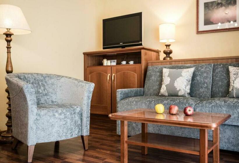 주니어 스위트, Oswald