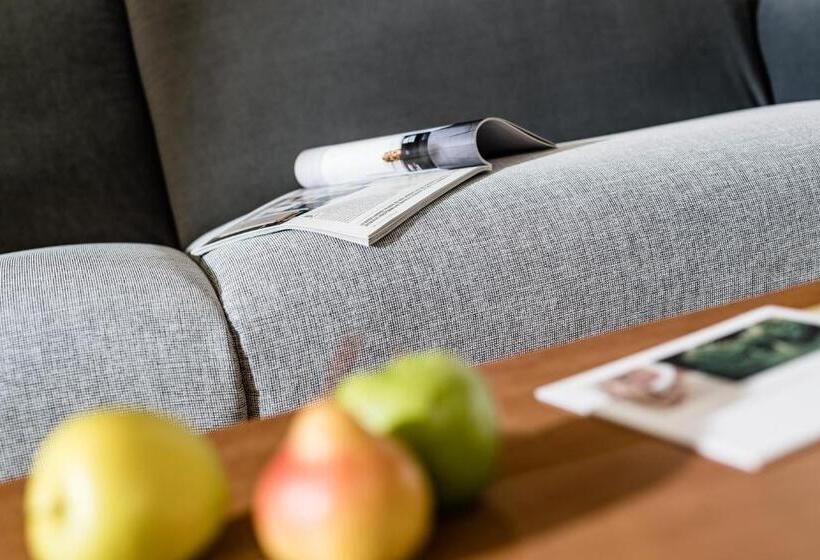 패밀리 주니어 스위트, Oswald