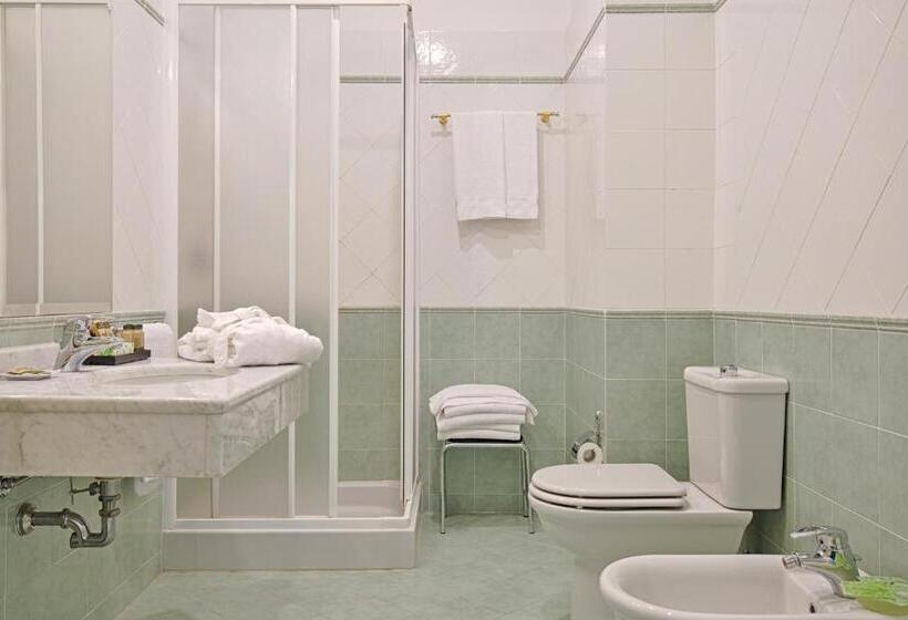 اتاق استاندارد چهار تخته, Palace Grand Hotel Varese