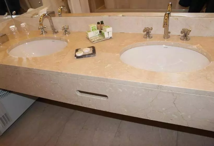 اتاق استاندارد چهار تخته, Palace Grand Hotel Varese