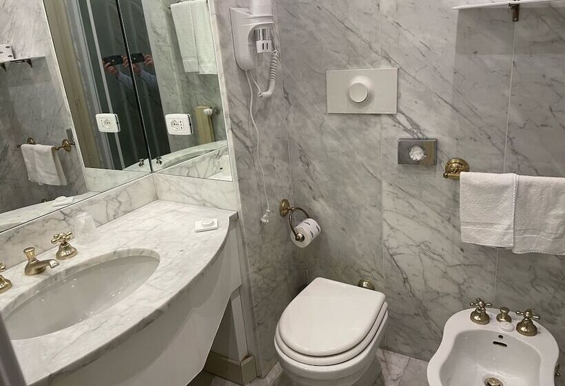 اتاق استاندارد یک نفره, Palace Grand Hotel Varese