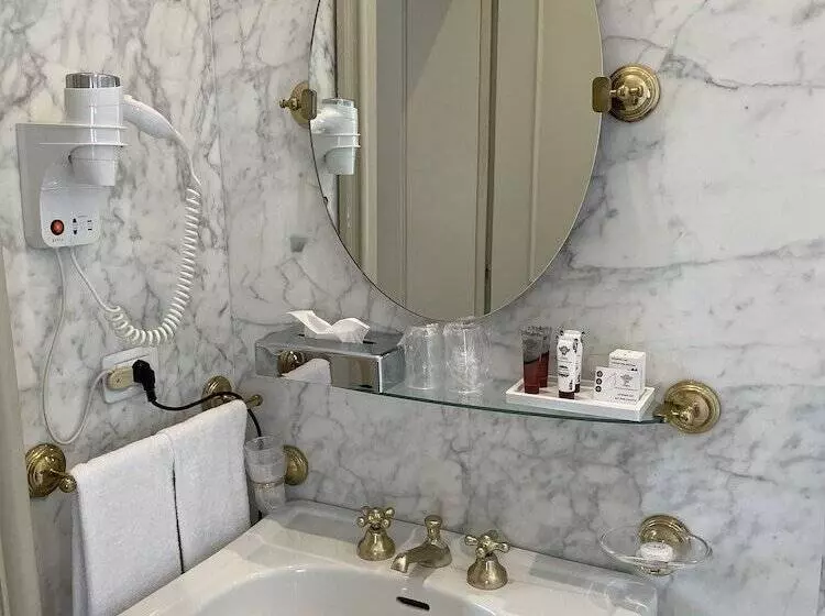 اتاق استاندارد با چشم‌انداز دریاچه, Palace Grand Hotel Varese