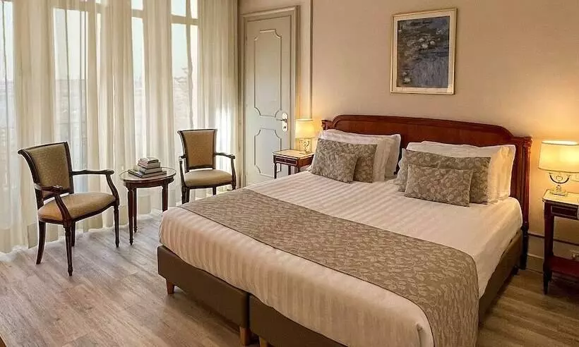 اتاق استاندارد با چشم‌انداز دریاچه, Palace Grand Hotel Varese