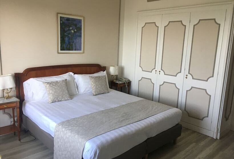 اتاق استاندارد با چشمانداز دریاچه, Palace Grand Hotel Varese