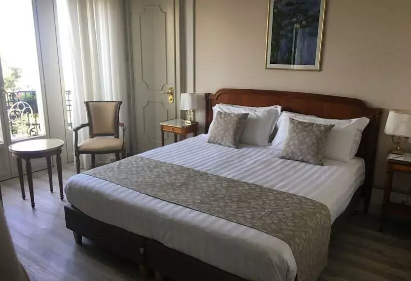 اتاق استاندارد با چشم‌انداز دریاچه, Palace Grand Hotel Varese