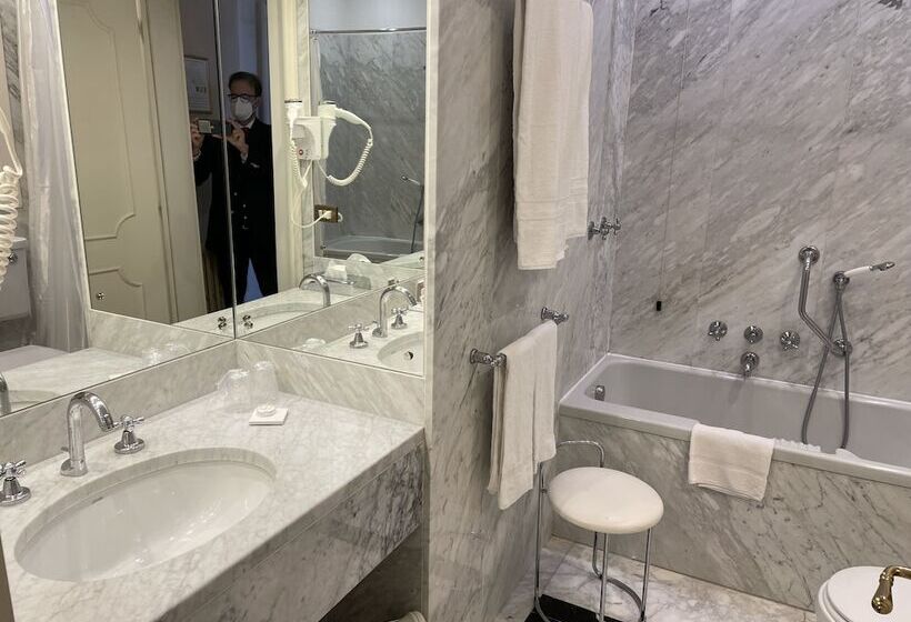 اتاق استاندارد سه نفره, Palace Grand Hotel Varese