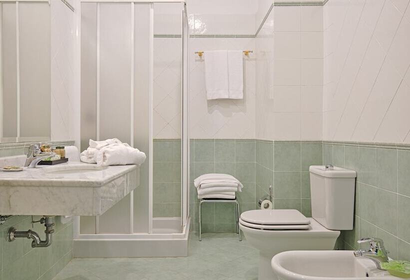 اتاق استاندارد چهار تخته, Palace Grand Hotel Varese