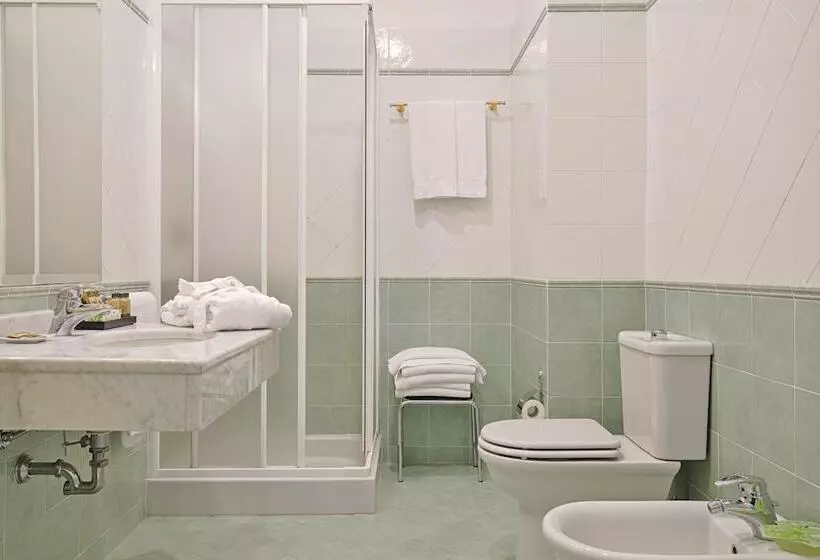اتاق استاندارد چهار تخته, Palace Grand Hotel Varese