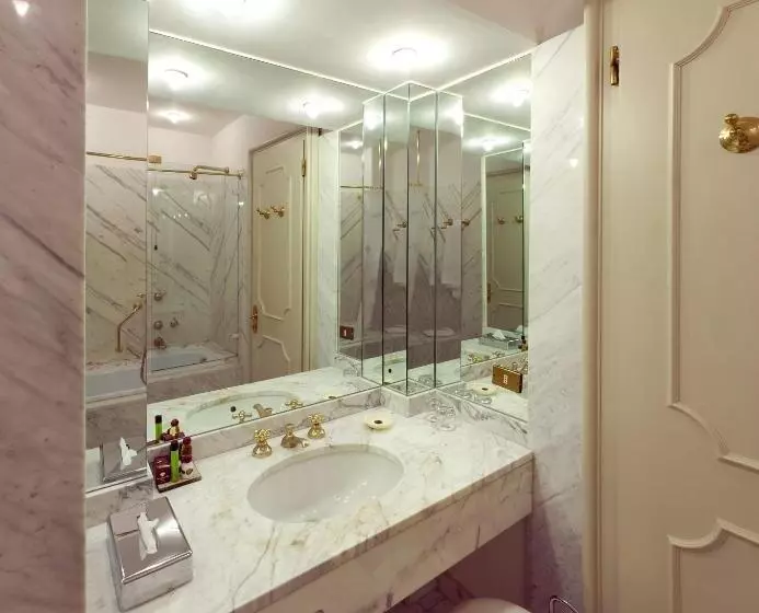 اتاق استاندارد سه نفره, Palace Grand Hotel Varese